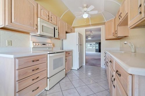 192 Boca Ciega Pt Blvd, Saint Petersburg FL  33708-2738 exterior