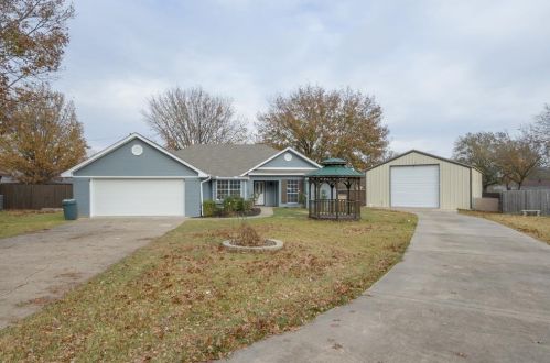944 Forrest Ln, Sulphur Springs, TX 75482-4250
