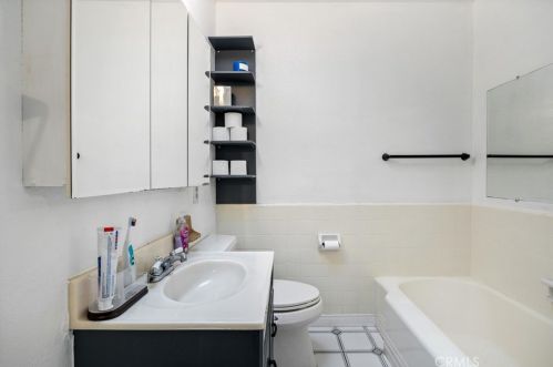 4032 Elsa St, Lakewood CA  90712-3853 exterior