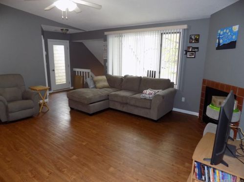 96 Little Oak Ln, Rocky Hill, CT 06067-1838