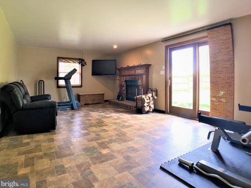 381 Lake St, Ephrata PA  17522-2456 exterior