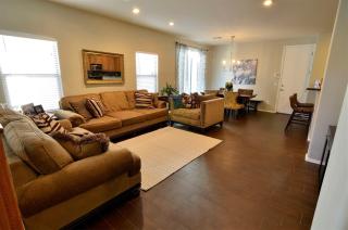 1353 Joshua Tree Ln, Gilbert, AZ 85296-8258