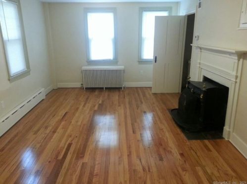 20 State St, North Haven CT  06473-1614 exterior