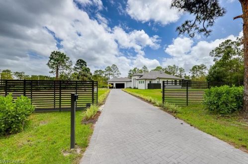 94 29th St, Naples FL  34117-3121 exterior