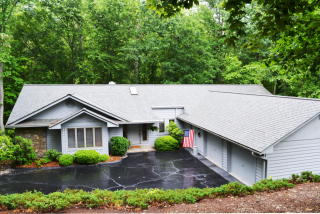 101 Foothills Dr, Hendersonville, NC 28792-9225