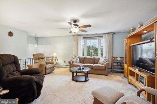 1822 Old Sumneytown Pike, Harleysville PA  19438-1129 exterior