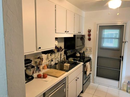 7 Meadow Rue Ct, Lehigh Acres, FL 33936-7303