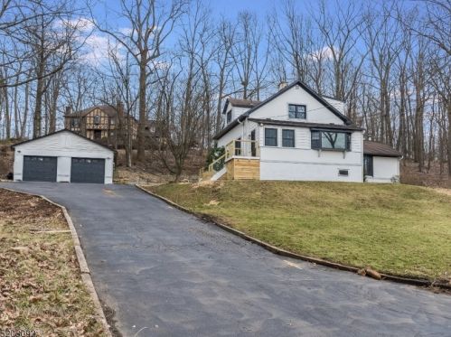 104 King George Rd, Warren NJ  07059-6955 exterior