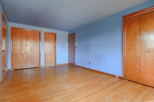 13 Old Grn Rd, Sandy Hook CT 06482-1006 exterior