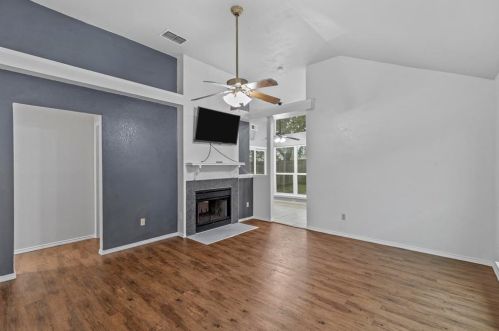 2521 Whitehurst Dr, Fort Worth, TX 76133-6494