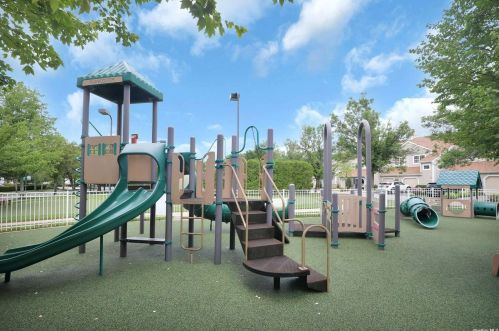 34 Carriage Ln, Hicksville NY  11803-1526 exterior