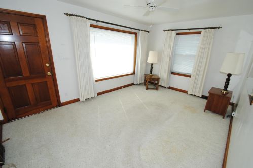 9232 Lincoln Ave, Milwaukee, WI 53227-2302