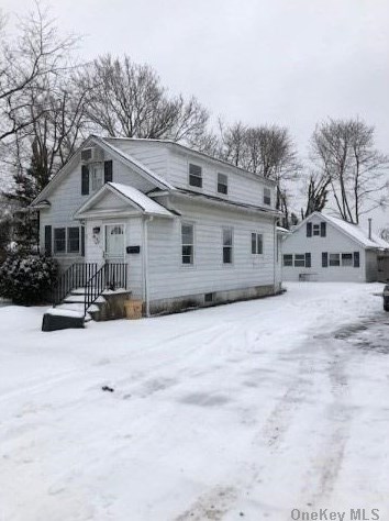 38 Fairview Ave, Islip Terrace, NY 11752-2718