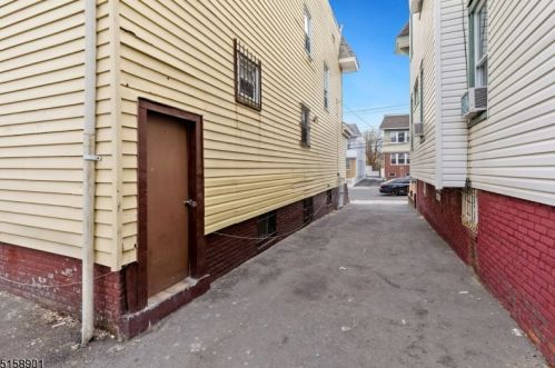 721 18 Ave, Irvington NJ 07111-3712 exterior