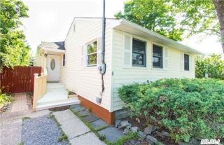 46 Seymour Dr, Smith Point, NY 11967-4245
