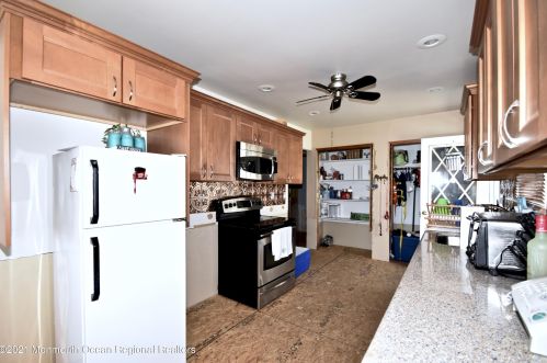 258 Teakwood Dr, Berkeley Township NJ  08721-3122 exterior