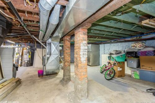 2011 Broadbridge Ave, Stratford CT  06614-4770 exterior