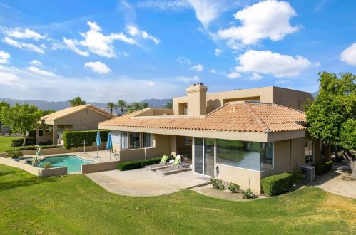 8 Oak Tree Dr, Rancho Mirage CA  92270-1612 exterior