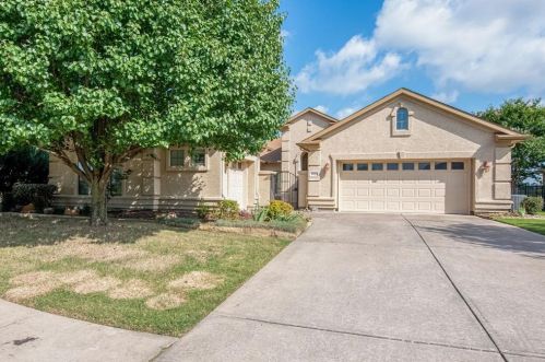 9924 Crestridge Dr, Denton, TX 76207-5616