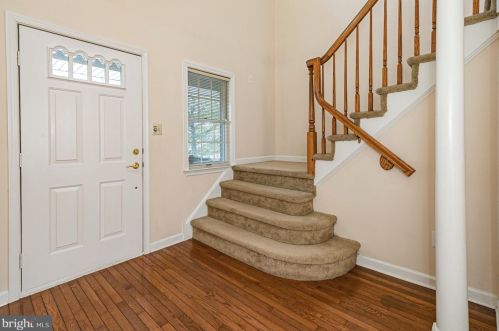 232 Bullock Dr, Princeton, NJ 08540-7360