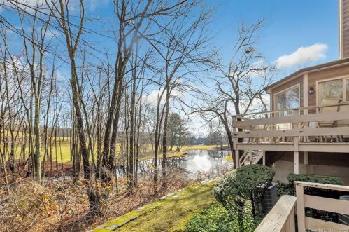 12 Meeting House Ln, Huntington CT  06484-2869 exterior