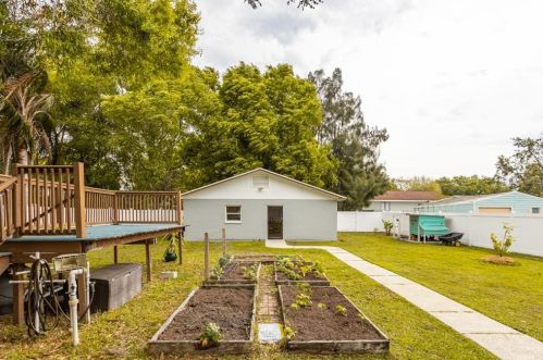 707 Shore Dr, Oldsmar FL  34677-4305 exterior