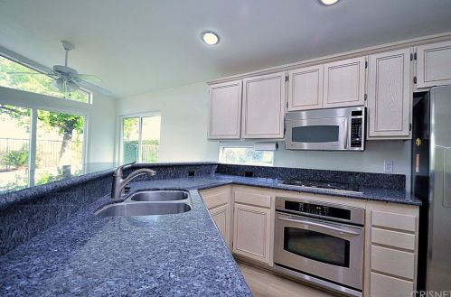 25808 Webster Pl, Santa Clarita, CA 91381-1244