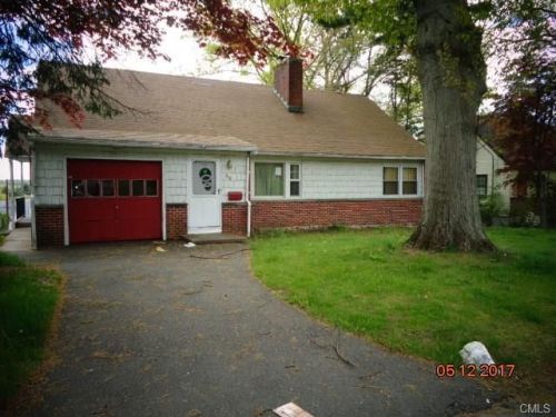 32 Oakdale St, Bridgeport, CT 06606-3150