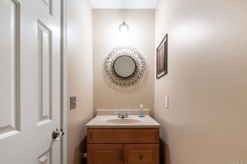 111 Jonathan Dr, Mahopac NY  10541-2209 exterior