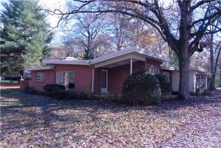 900 Forrest Dr, Tullahoma, TN 37388-2558