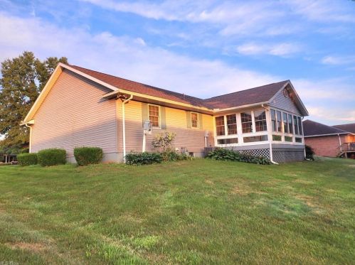 5385 Glenwood Dr, Nashport, OH 43830-9404