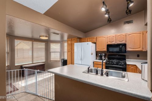 8828 Peck Dr, Glendale AZ  85301-4918 exterior