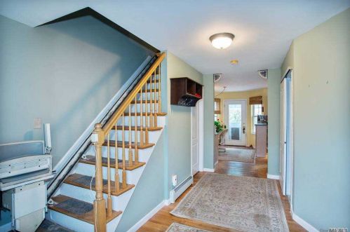 2 Laura Ct, Mount Sinai NY  11766-2360 exterior