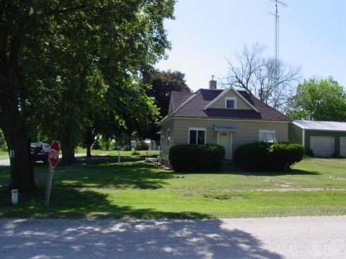 301 3rd St, Martinsburg, IA 52568-7704