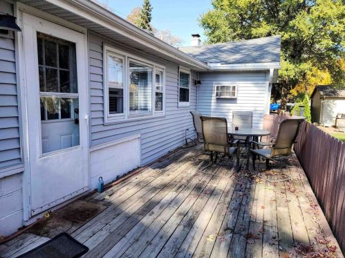 240 Koshkonong Dr, Edgerton, WI 53534-9394