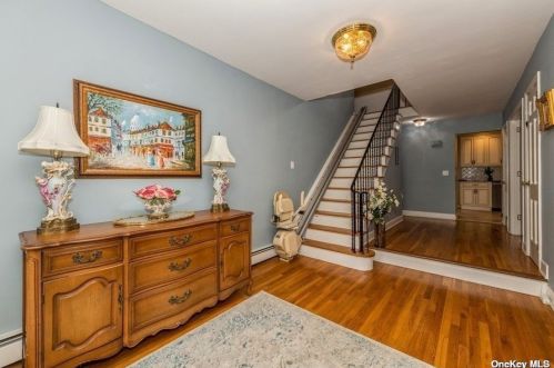 37 Kivy St, Huntington Station NY  11746-2044 exterior