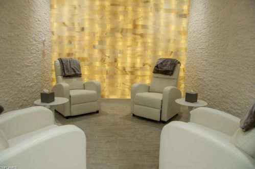 580 El Camino Real, Naples FL  34119-4722 exterior