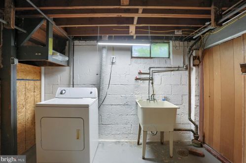 1307 Kingsley Rd, Camp Hill PA  17011-6117 exterior