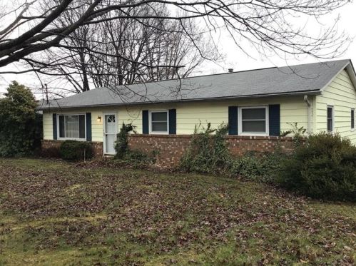27 Hogue Rd, Hermitage, PA 16159-2511