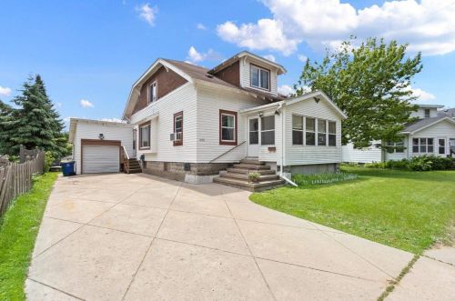 1498 Cedar St, Green Bay, WI 54302-1856