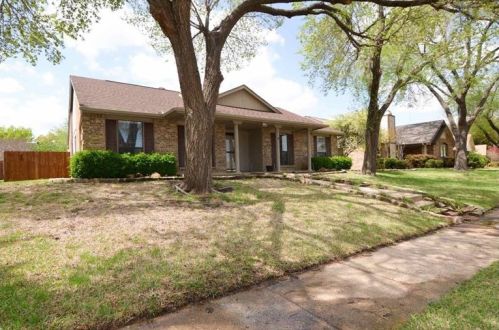 3913 Commonwealth Dr, Lewisville TX  75028-1529 exterior