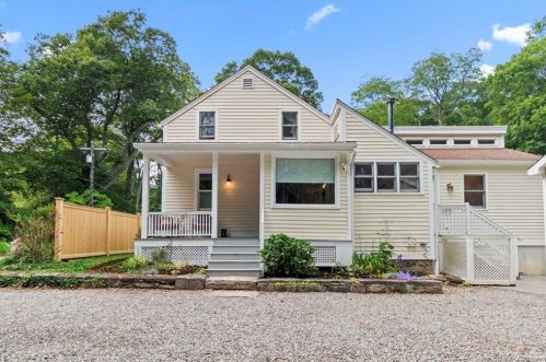 99 Book Hill Rd, Essex CT  06426-1322 exterior