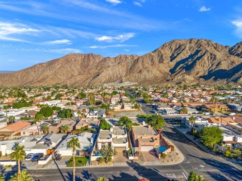 54450 Avenida Alvarado, La Quinta CA  92253-3690 exterior