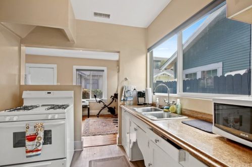 1081 Coronado Ave, Long Beach CA  90803-2621 exterior