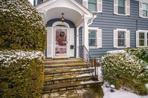 57 Poe St, Hartsdale, NY 10530-1042