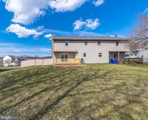51 Red Stone Cir, Swartzville, PA 17569-9539