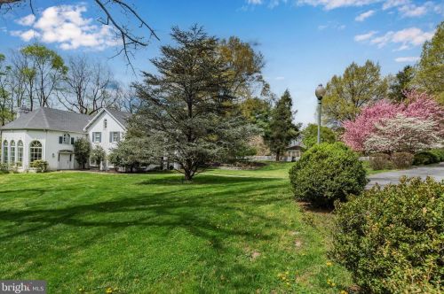 1485 Fairmont Dr, Harrisburg PA  17111 exterior