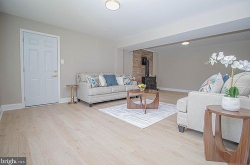 7834 Brompton St, Springfield VA  22152-1956 exterior
