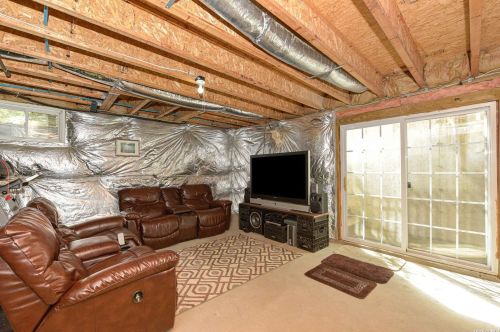 50 Pinehurst Dr, Mount Sinai NY  11766-3421 exterior