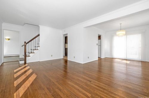 7 Alden Pl, Hartsdale NY  10530-2916 exterior